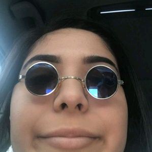 Meet your Posher, Carla